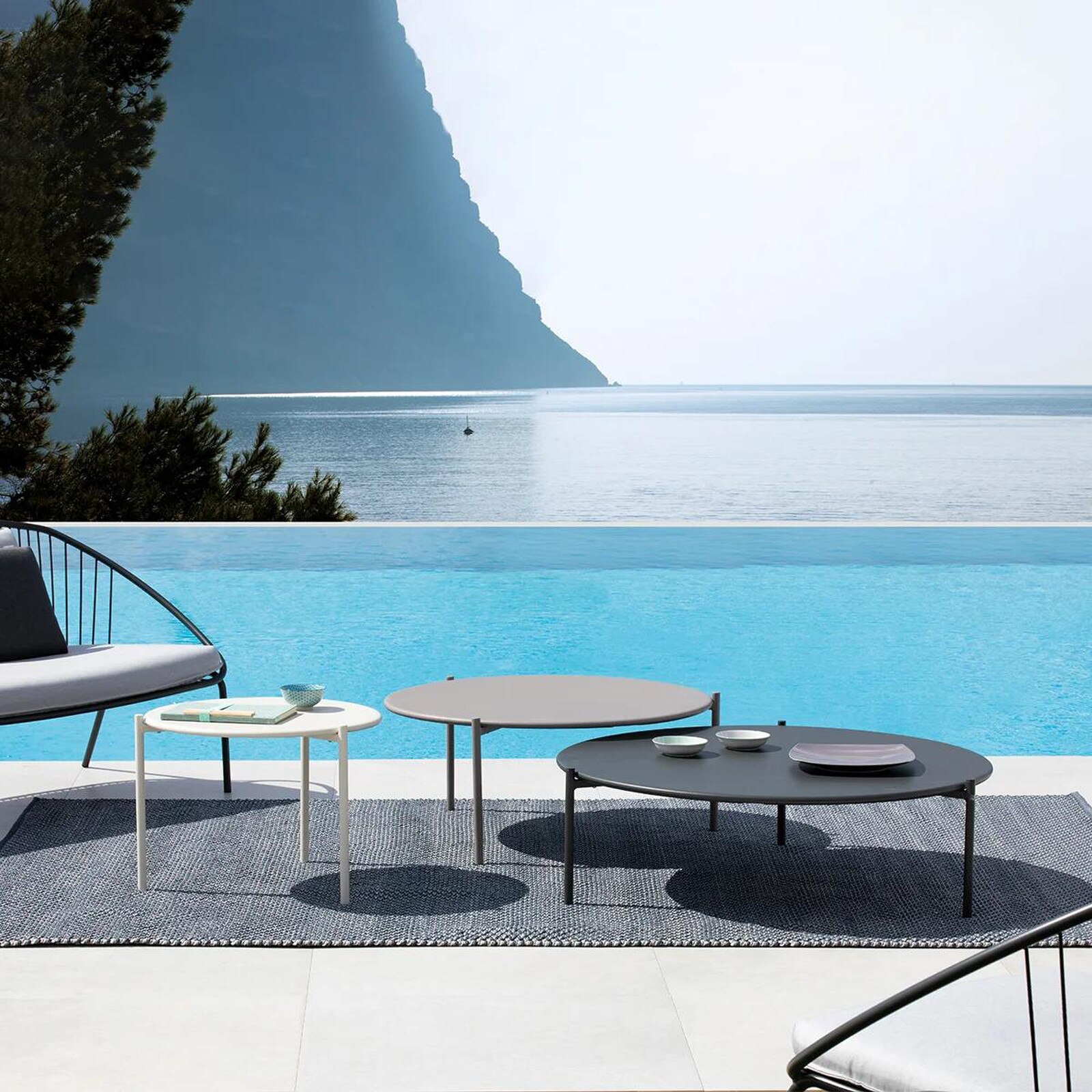 20" Bellini Modern Living Aria Small Round White Metal End Table